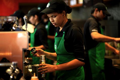 Starbucks analiza vender cerveza y vino en sus cafeterías | Vino, catas