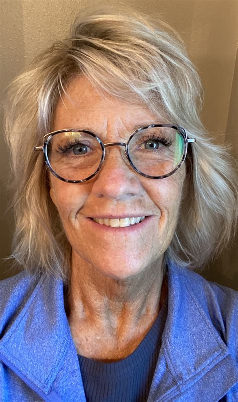 Old Women, 60 Year Old Woman, Beautiful Old Woman, Female Faces, Womens