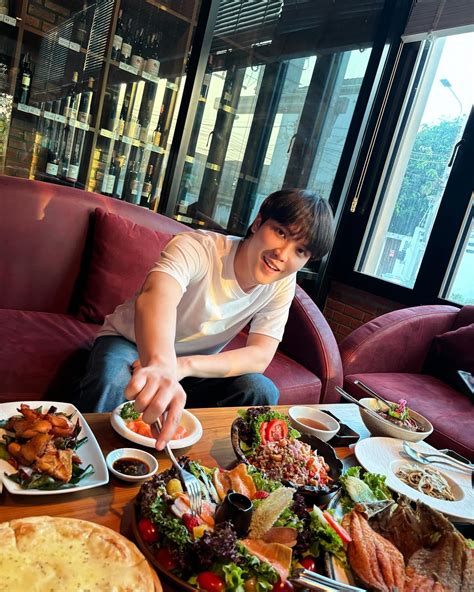 IG ฟลุท - ชินพรรธน์ กิตติชัยวรางค์กูร | 🤤🍕🍖🥗 - Instagram