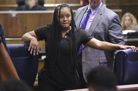 Desestiman caso de mujer condenada por asesinato cometido cuando tenía