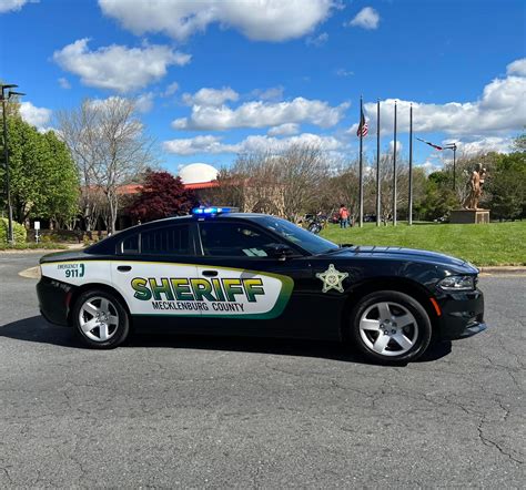 Sheriff en Mecklenburg cambia política para las paradas vehiculares