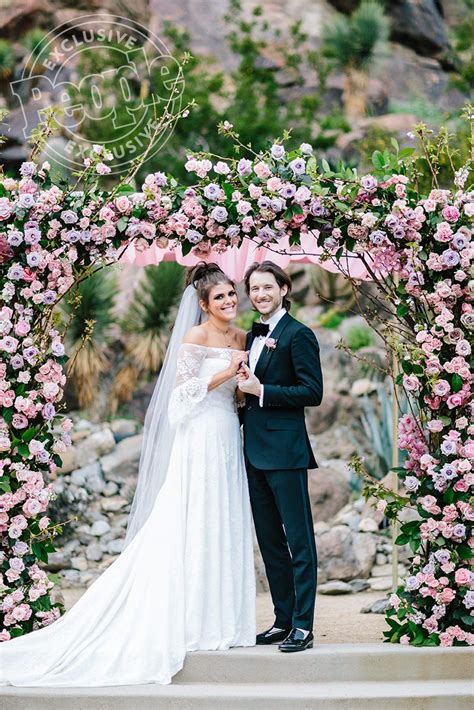 Molly Tarlov Marries Alexander Noyes: See Her Wedding Dress